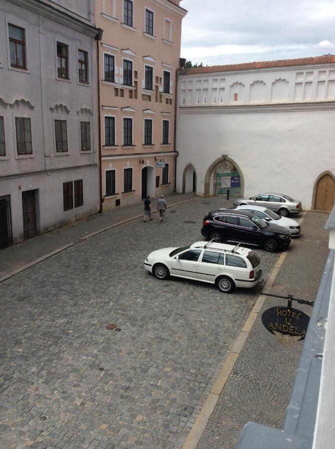 Hotel U Zlateho Andela パルドゥビツェ エクステリア 写真