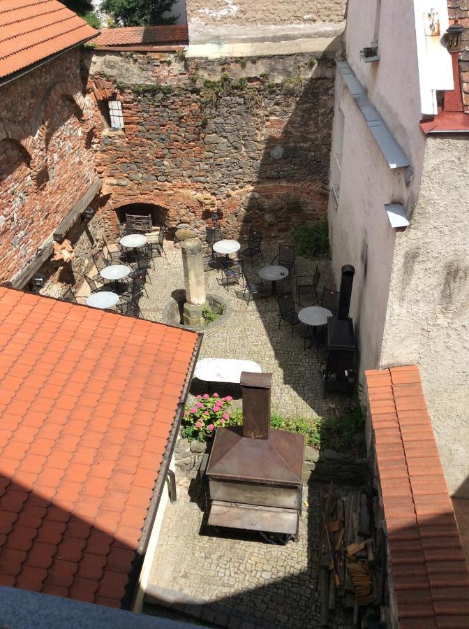 Hotel U Zlateho Andela パルドゥビツェ エクステリア 写真