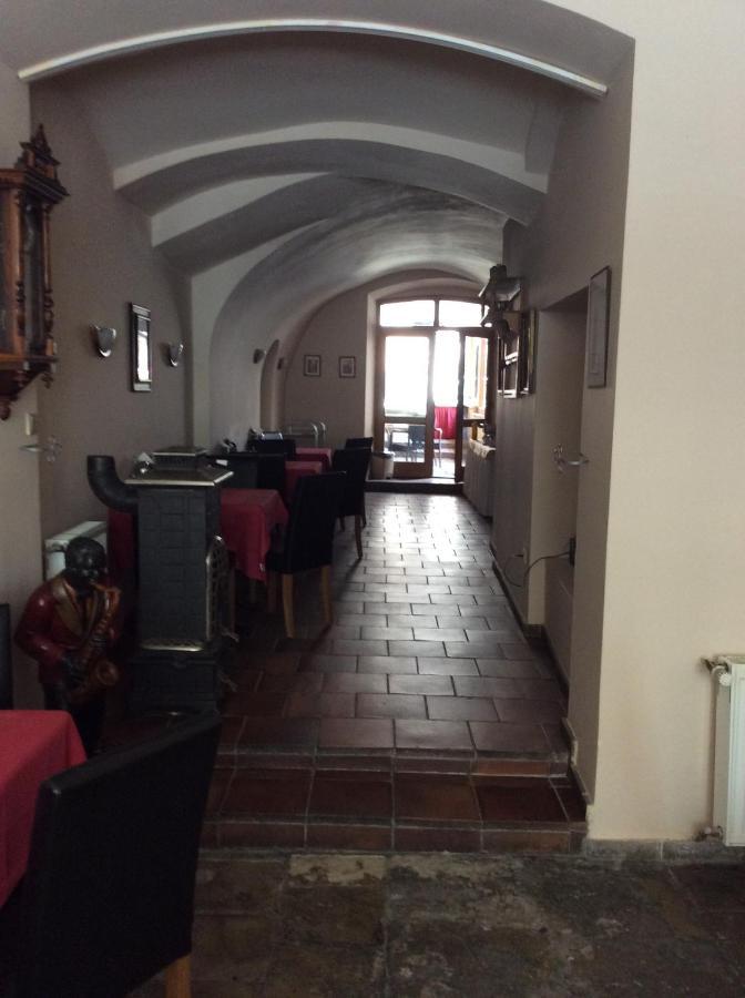 Hotel U Zlateho Andela パルドゥビツェ エクステリア 写真